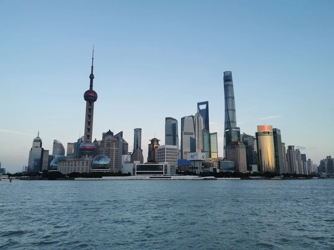 水处理设备选型对比：一体化污水设备与传统工艺在市政项目中的适用性探讨